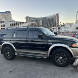 2002 Mitsubishi Montero