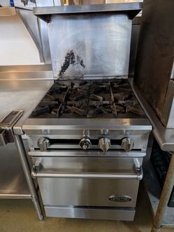 💥 Heavy-Duty DCS 4-Burner Commercial Range & Oven – Excellent Condition! 💥