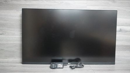LG 32" Ultra Fine 4K UHD HDR10 Monitor w Built-in Speakers 32UR500K-B (No Stand)
