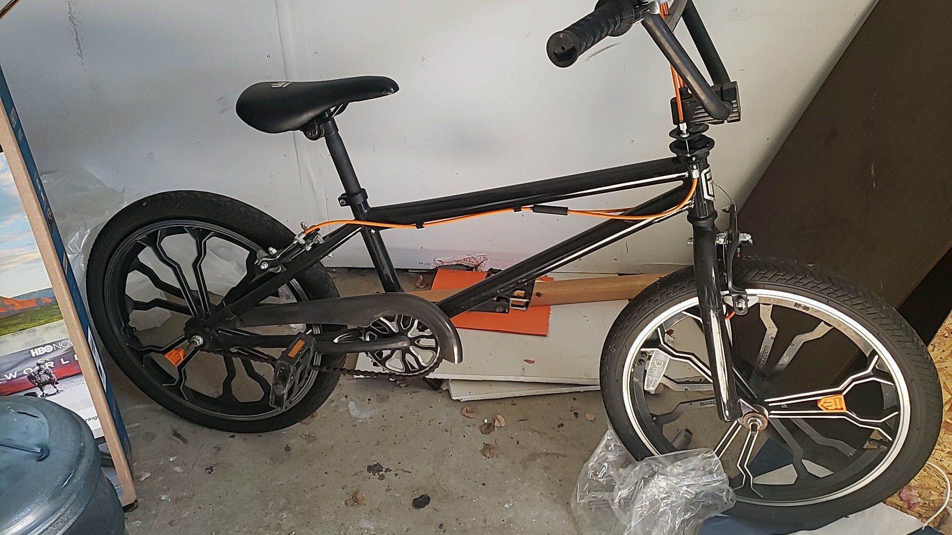 Dont know the brand but is a kid bike