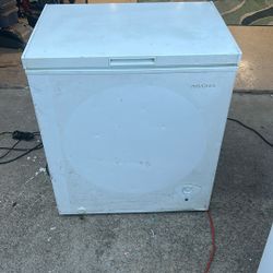 INSIGNIA Chest Freezer