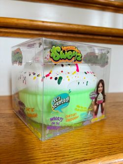 Squeezee Sweetz Scented Squishy Cupcake Toy Green