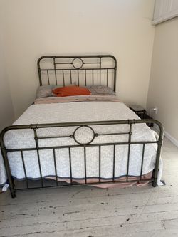 Modern Queen Metal Bed Frame 