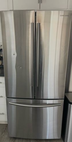 Samsung refrigerator freezer French door stainless steel 22 cu works perfectly