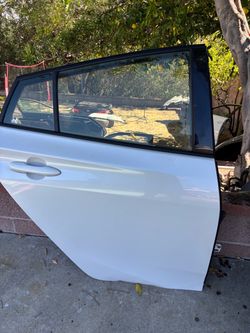 RIGHT PASSENGER SIDE REAR DOOR 2020 TOYOTA PRIUS (PEARL WHITE) WITH HINGES