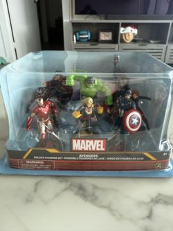 Disney Marvel Avengers Deluxe Figure Play Set