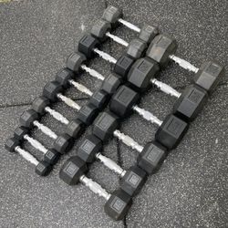 Complete set of 3 lb to 30 lb rubber hex dumbbells