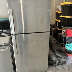 GE Refrigerator like New