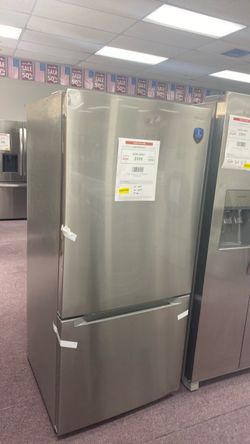 Midea 18.cu ft Botton Mount Freezer