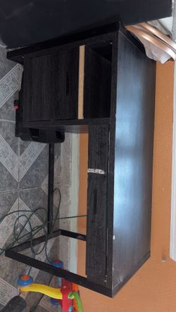 Computer desk