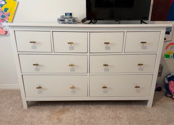 White 8 drawer dresser with gold knobs