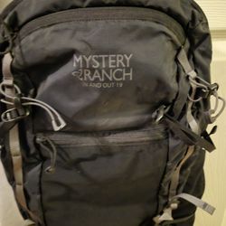 MYSTERY RANCH BACKPACK black Pre Owned  RETIRED DESIGN   Hard To Find 