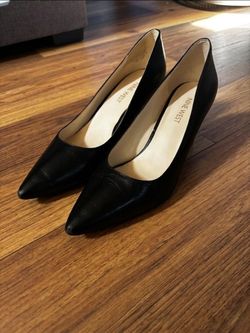 Nine West
Classic pointed-toe slip-on heels/pumps