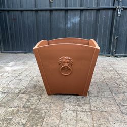 Fiberglass Lion head Pot Planters 19” H x 18” W