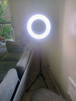 Nice bright light for selfies or streaming
