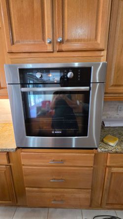 Bosch 30” Built-In Electric Wall Oven – Excellent Condition