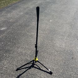 Adjustable batting tee