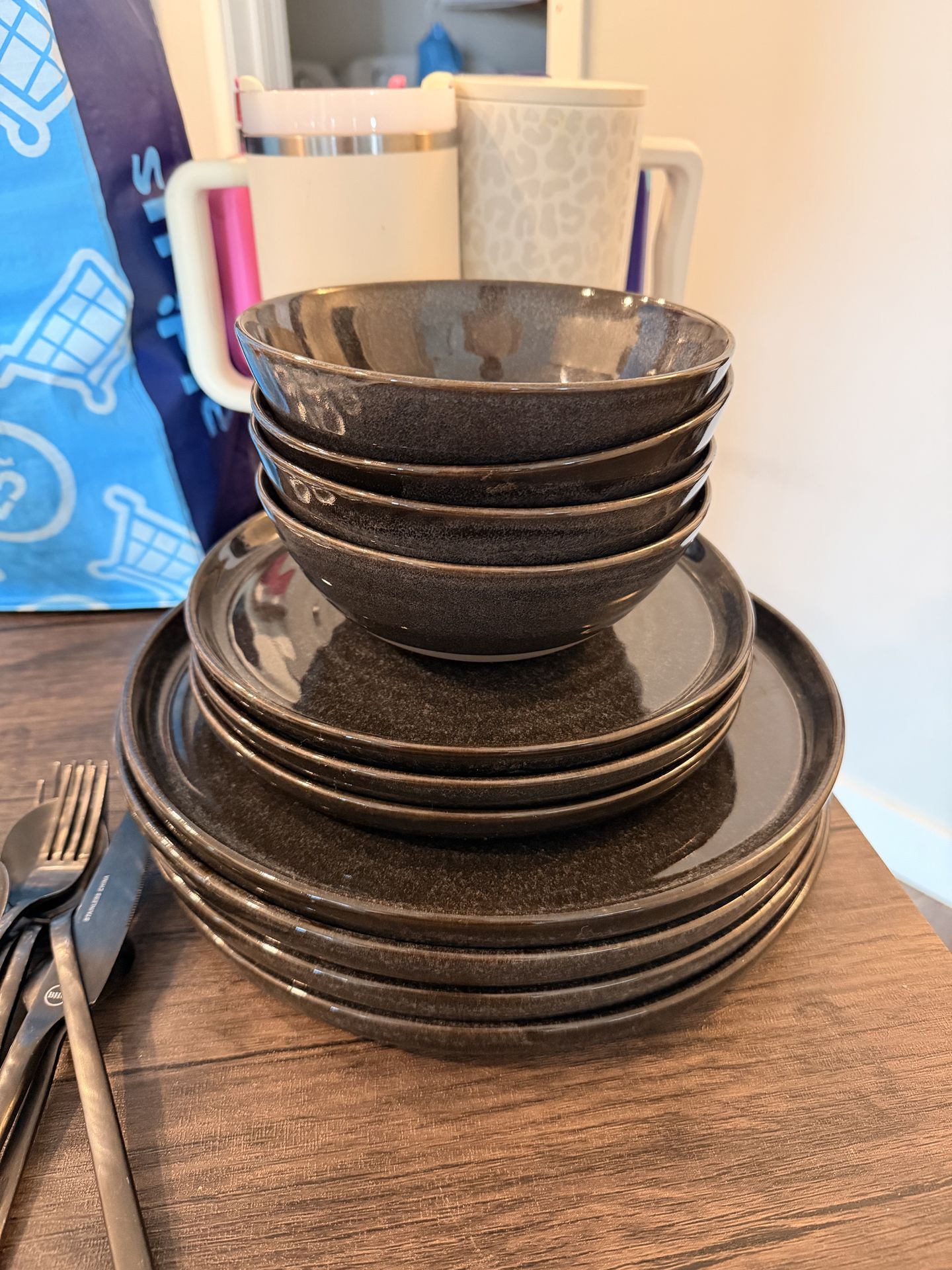 Yellow stone plate set