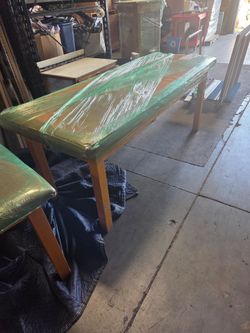 Massage table / Exam bed
