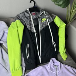 Women’s Nike Clothing New