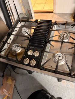 GE Profile Gas Cooktop With Downdraft 30”
