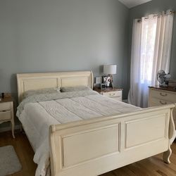Ethan Allen- French Country Sleigh Bed- Queen Size 