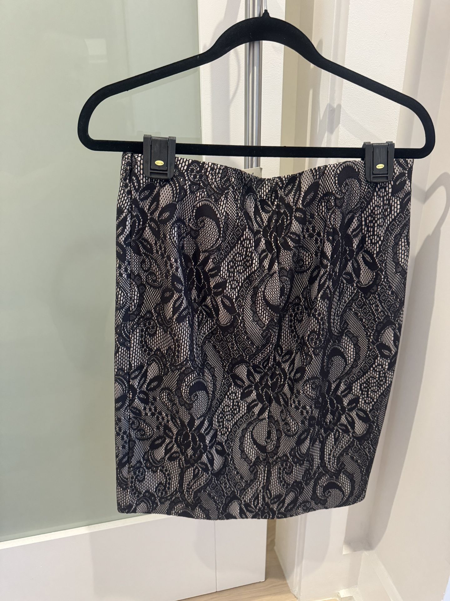 Ann Taylor Black Lace Pencil Skirt - Size 8 ($30) - New with Tags!