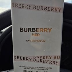 Burberry Her Petals Edition