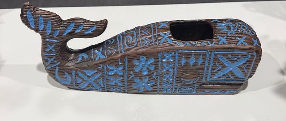 Tiki whale