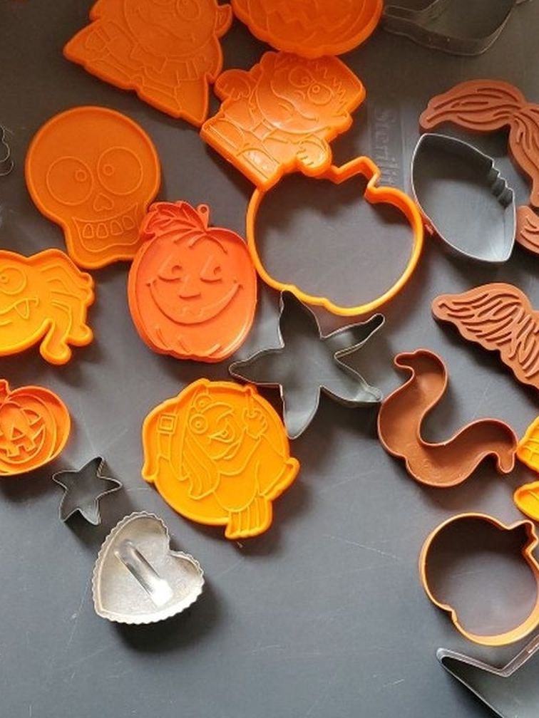 Cookie Cutters And Baking Cups