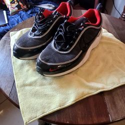 USED NIKES AIR MAX  SIZE  10 1/2 IN MEN TENIS  AIR MAX  TAMNO  10 1/2 DE OMBRE  USADOS PERO BUENOS