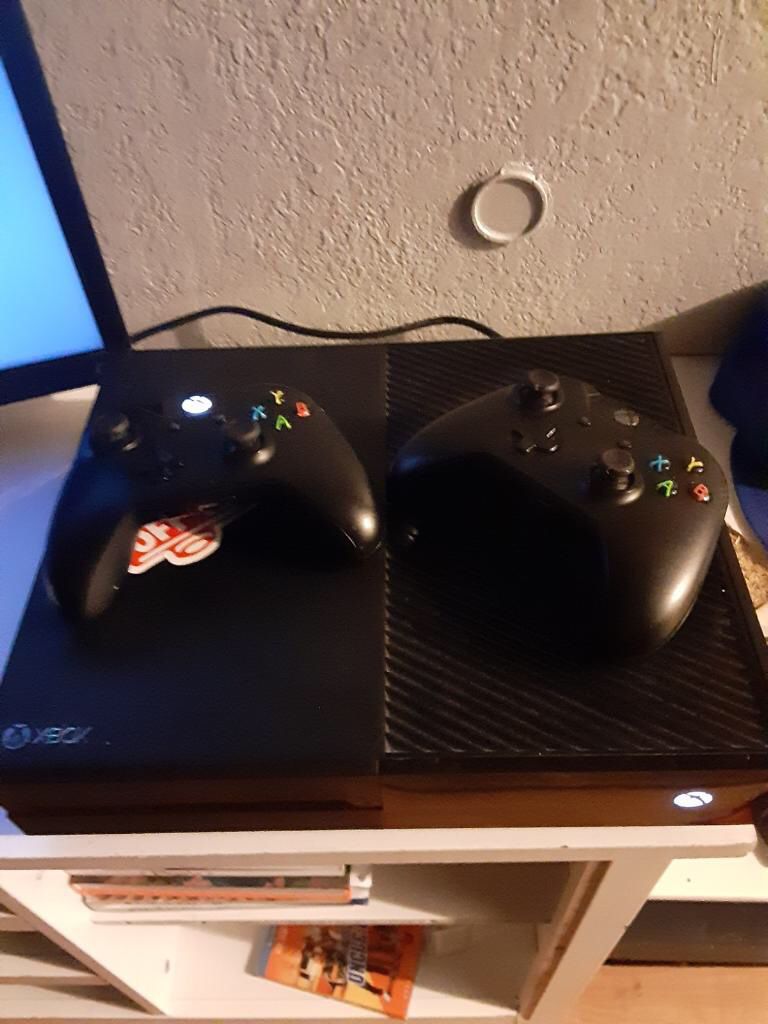 Xbox one with 2 controllers and games