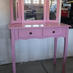 Girls vanity makeup station