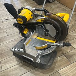 DEWALT 15 Amp Corded 12 in. Compound Double Bevel Miter Saw