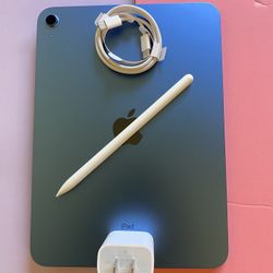 256gb Apple IPad 10th Generation (10.9” Liquid / 2022 model) with pen, keyboard, case & Accessories (warranty 2026) 