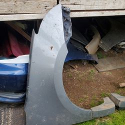 2010 Nissan Sentra left and right side fenders 