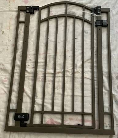Safety Gate (baby or pets) Summer Brand