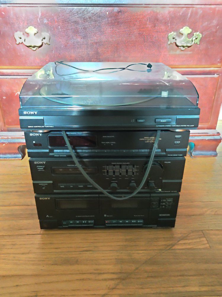 Vinyl Player + Receiver (With Radio Antenna)