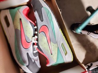 Nike Air maxes