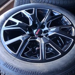 2023 OEM ORIGINAL TAKEOFFS GMC YUKON DENALI PREMIUM 22 INCH HAVE TPMS SENSORS TIRES BRIDGESTONE 98 % DOT 0923 $ 2350 