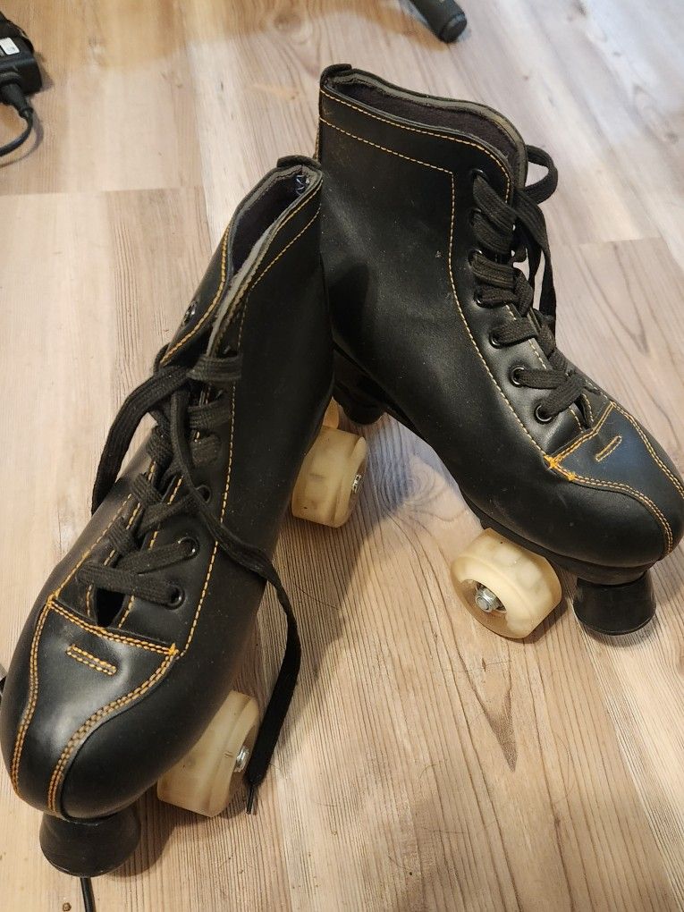 For Sale: Women’s Size 9 Black Roller Skates with Light-Up Wheels 