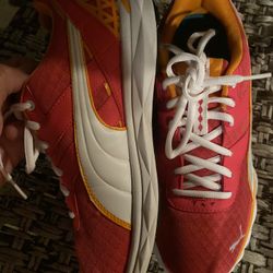 WOMANS puma shoes size 8 in beautiful condition’s