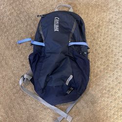 Camelbak women’s Daystar 16 Hydration Pack 2.5 Liters, navy blue and grey