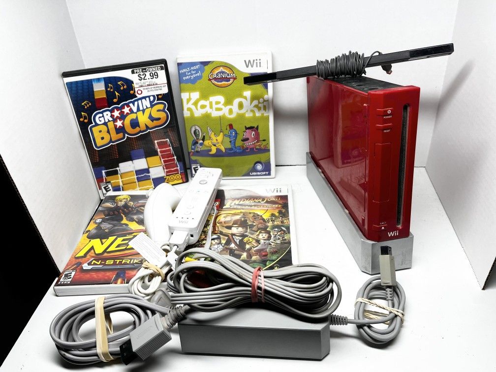 Nintendo Wii Limited Edition RED Console RVL-001 with 1 Controller/Nunchuck & Cables w/ 4 Video Games