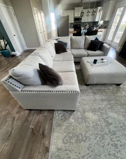Modern Light Gray Sectional Sofa with Matching Ottoman – Excellent Condition