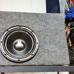 JL audio 10-in subwoofer 250 watts arm is 600 w Pete 2 and 4 ohm $60 box and subwoofer are in good condition