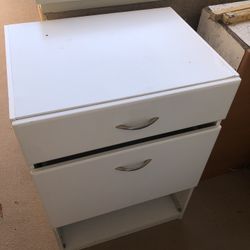 2 Free Shelf/Drawer 