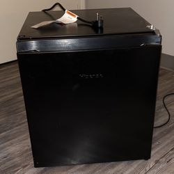 Mini Fridge W Mini Freezer ! Practically Brand New 