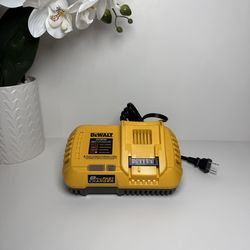 Dewalt Fast Charger 8-Amp