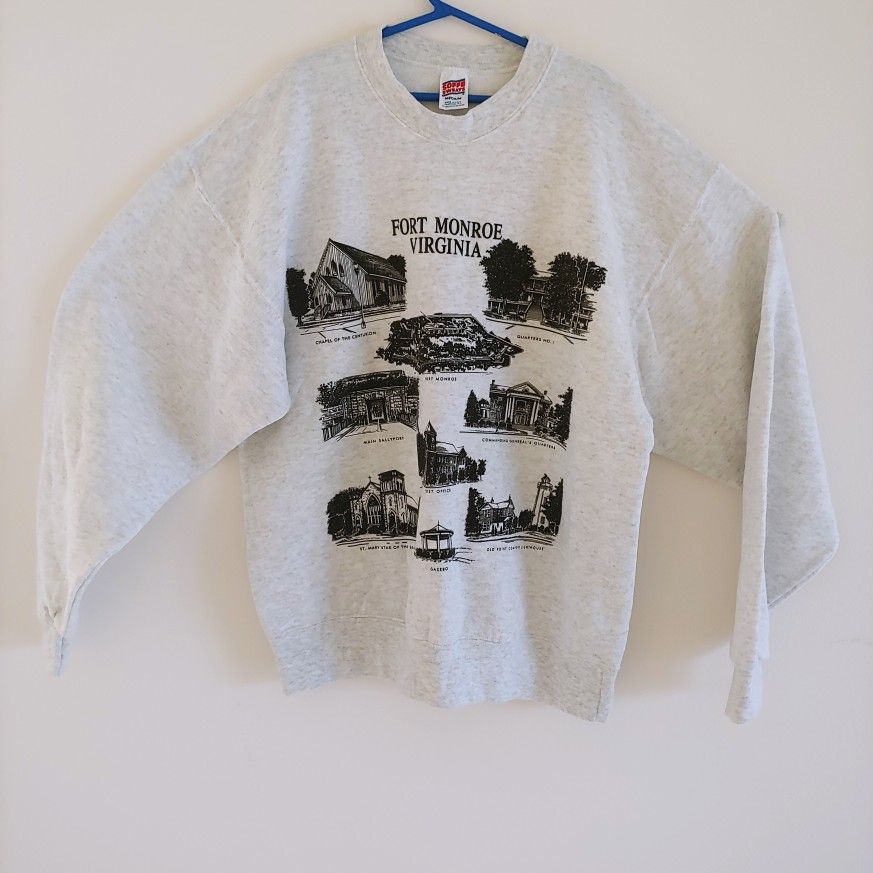 Fort Monroe Virginia Pullover Sweater Light Gray Medium, Vintage - USA